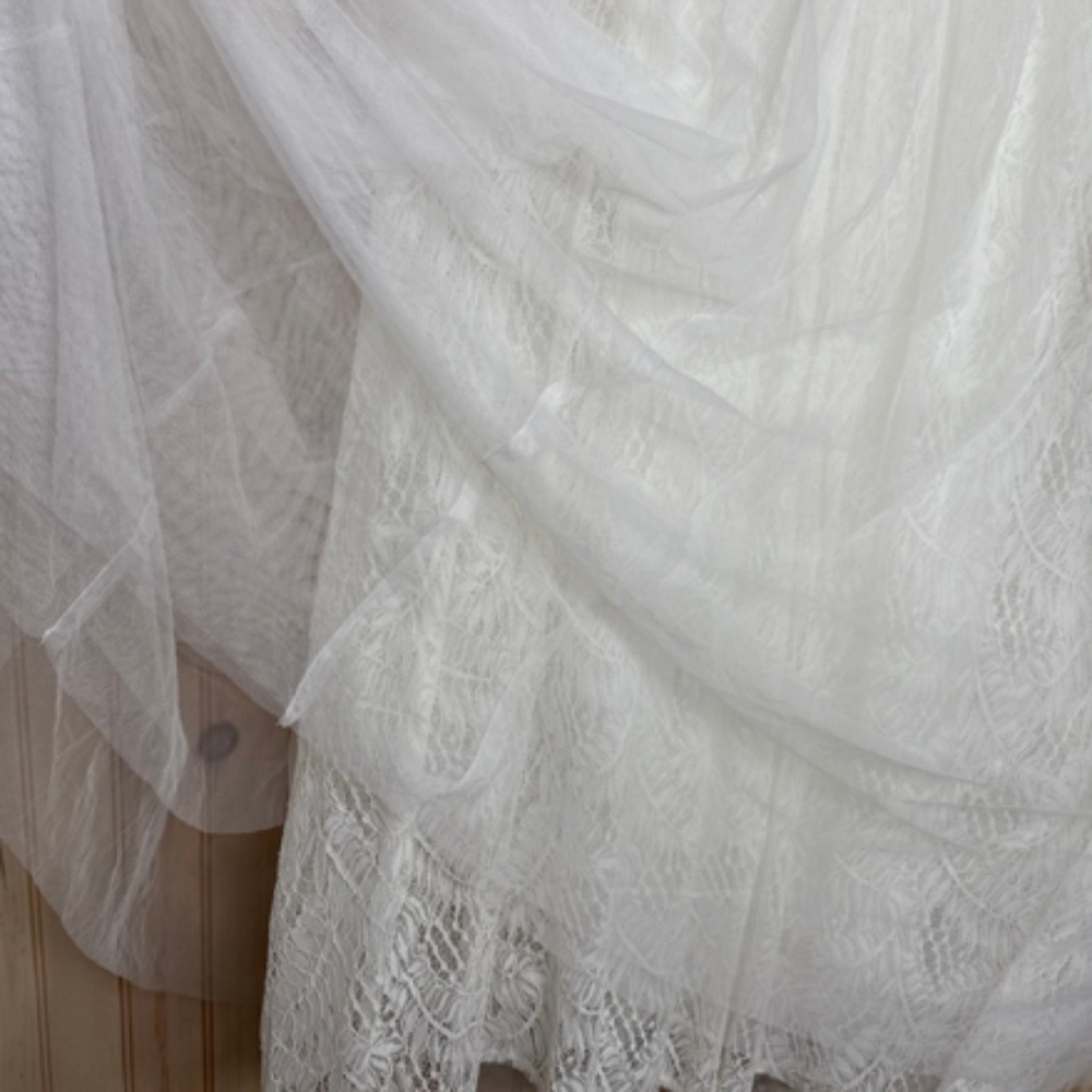 LULU's Bridal Wedding Romantic Flowy Dreamy Floral Lace Tulle Layered Ballgown - Picture 6 of 6